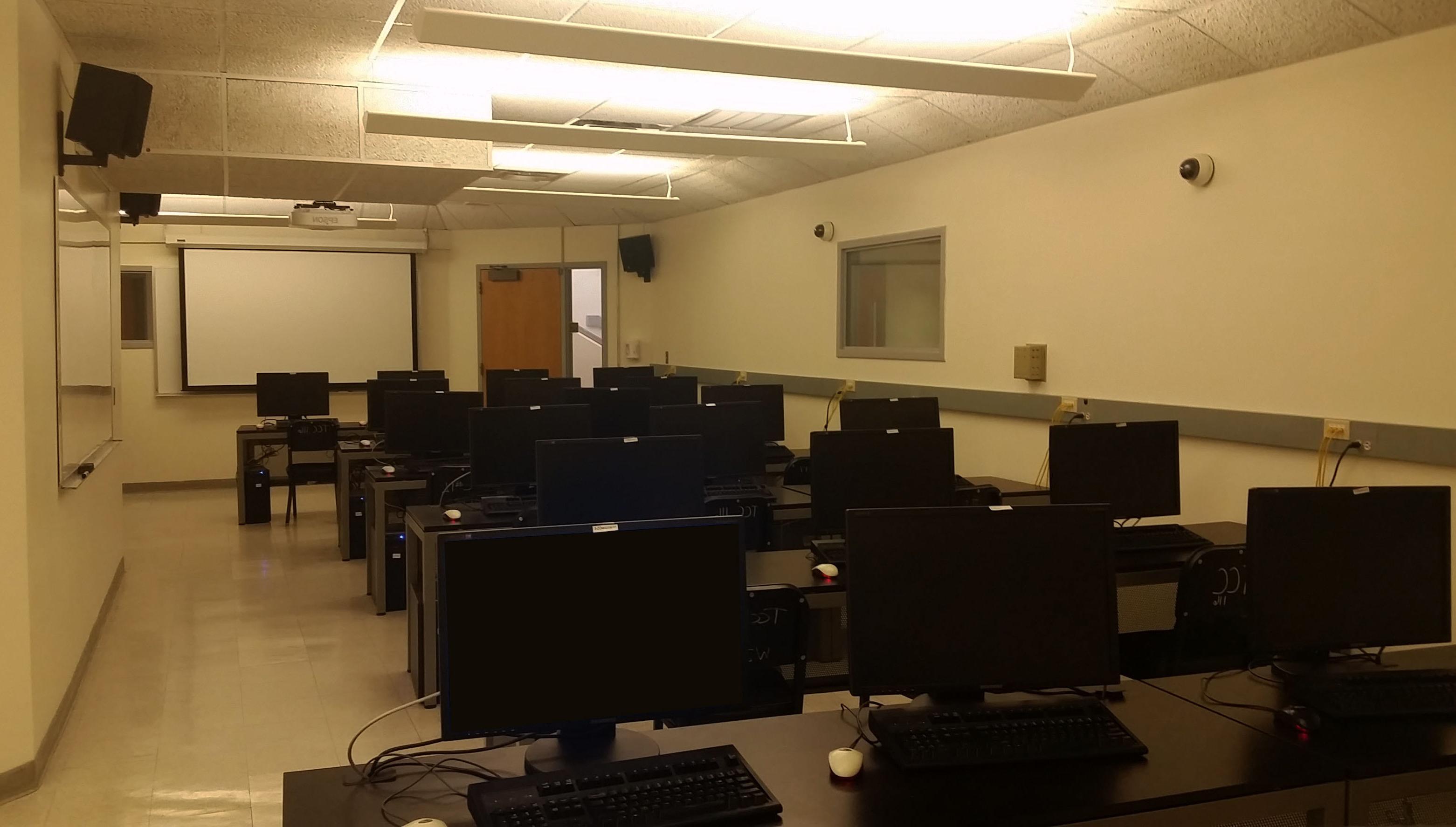 Picture of ITC's academic lab in Speare 5